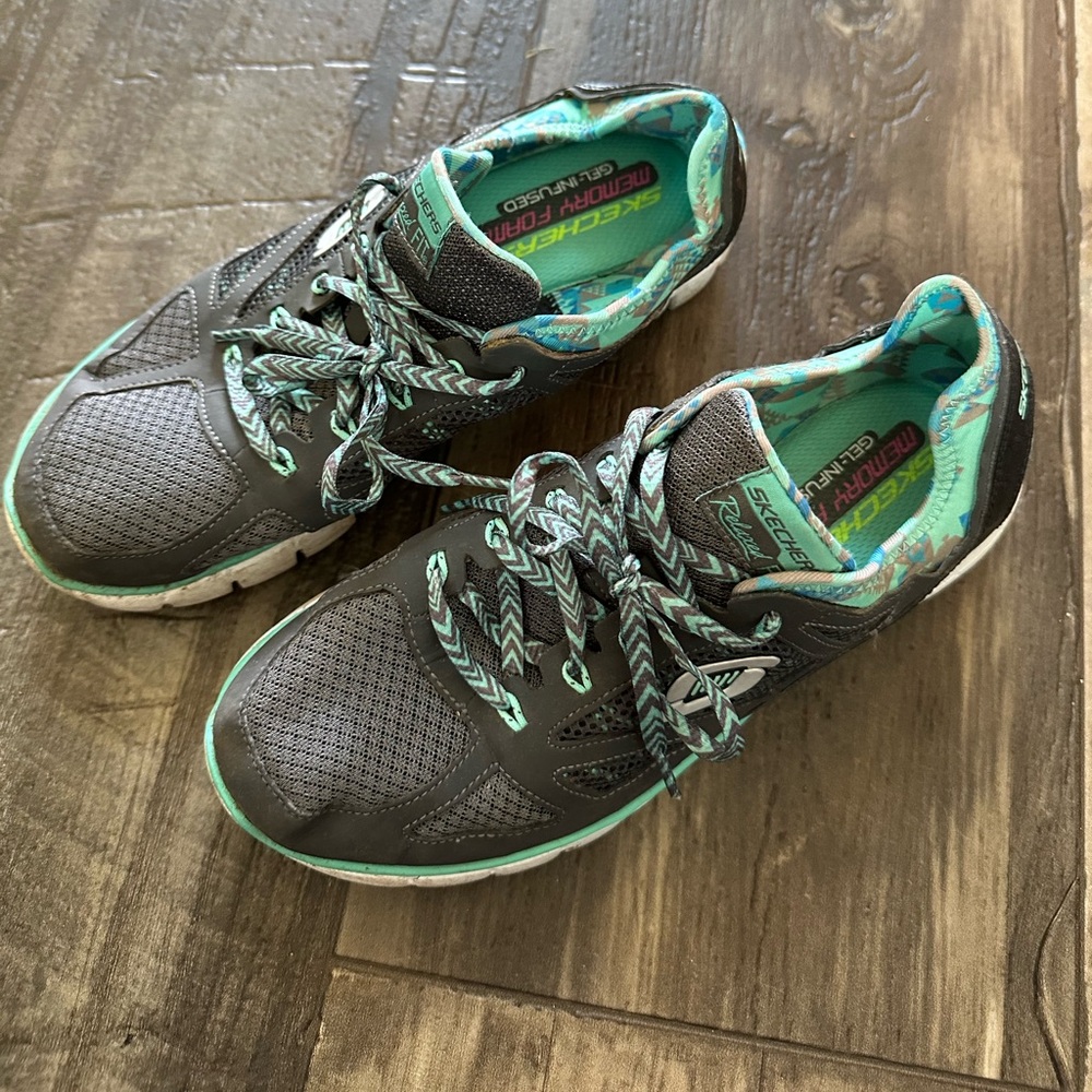 Sketchers Tennis Shoes size 9
